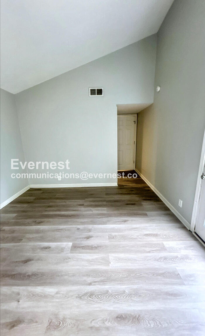 Building Photo - 1312 Langholm Dr