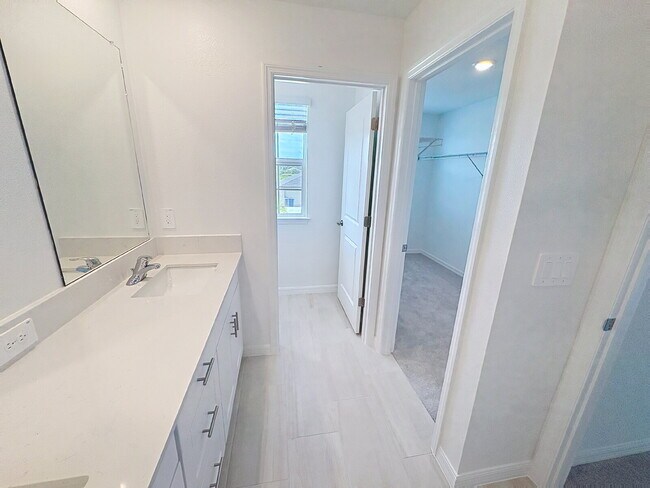 Building Photo - 8438 Blue Wave Ln E