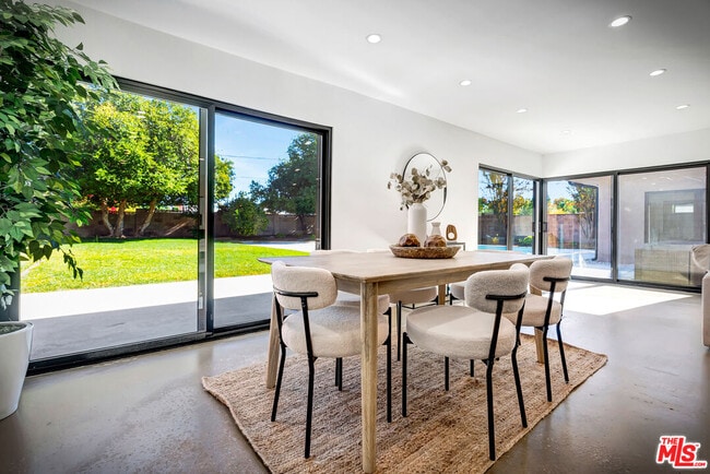 Building Photo - 6236 Sale Ave