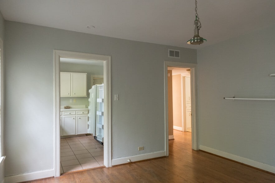 Building Photo - 1968 Dryden