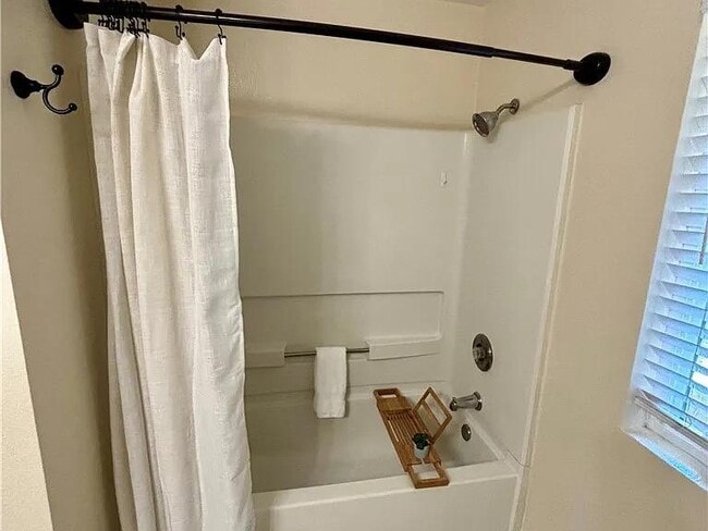 Building Photo - 7405 Charmant Dr