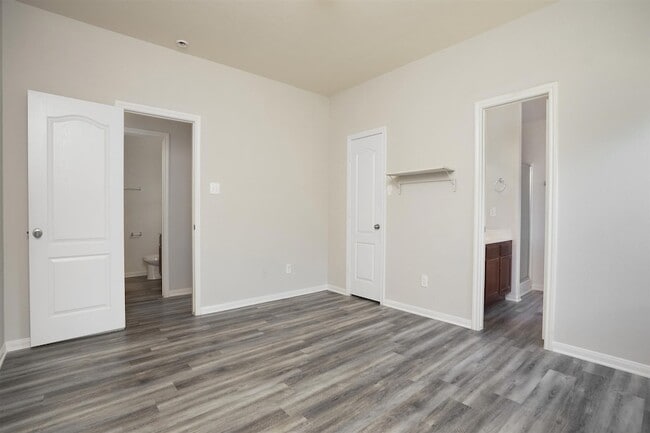 Building Photo - 384 Decoster Blvd