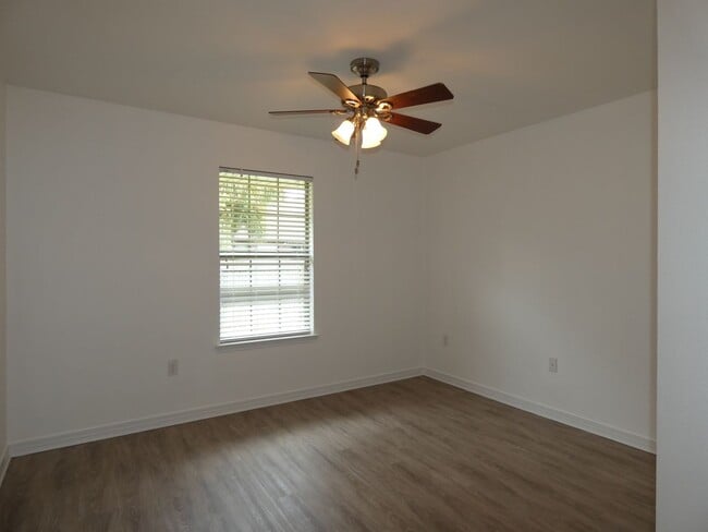 Building Photo - 4-Bedroom All Brick Home - Gulf Breeze