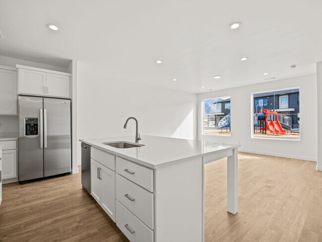 Building Photo - Beautiful 3-bedroom, 2.5-bath townhome