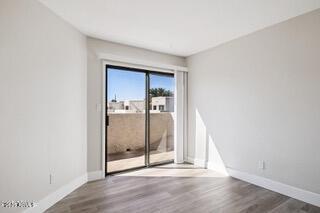 Building Photo - 935 N Granite Reef Rd