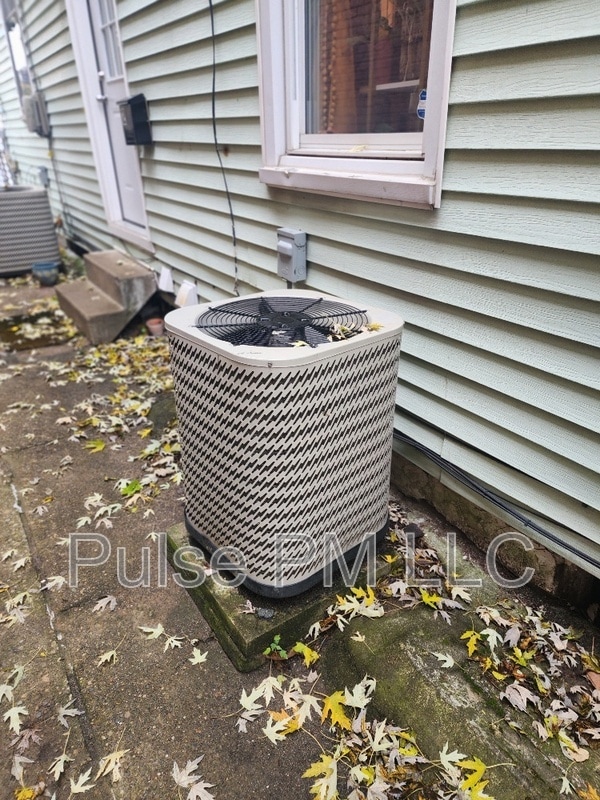 Building Photo - 1539 St Clair St