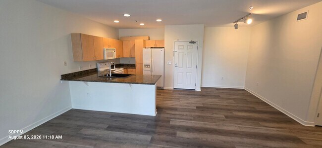 Building Photo - DOWNTOWN SAN DIEGO - LITTLE ITALY Nice 2 Bedroom 2 Bath Condo in Piazza Palermo. AVAILABLE NOW!