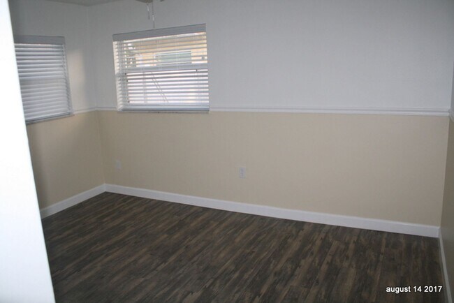 Building Photo - Charming 3 bedroom 2 bath in North Clearwa...