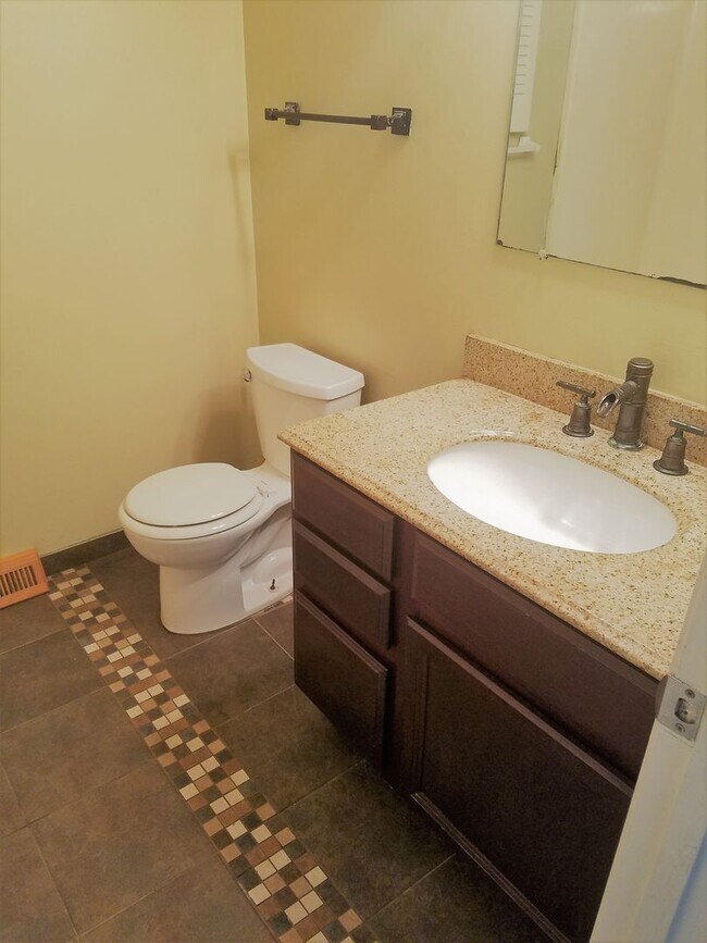 Building Photo - Spacious ranch home for rent