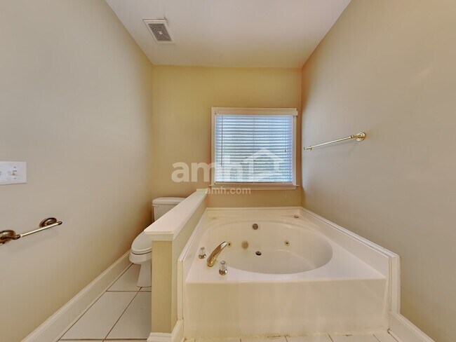 Building Photo - 1905 Ascot Terrace NW