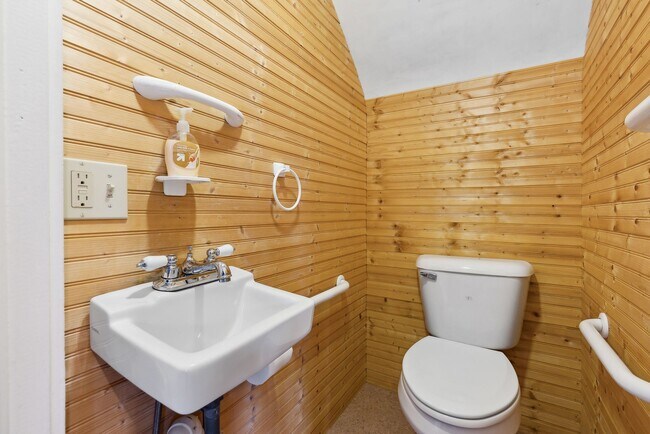 Building Photo - 151 Dartmouth St