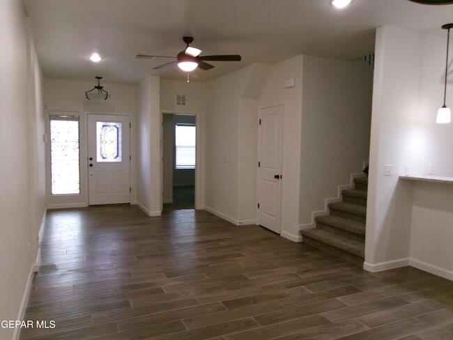 Building Photo - 1060 Hoppas Ct