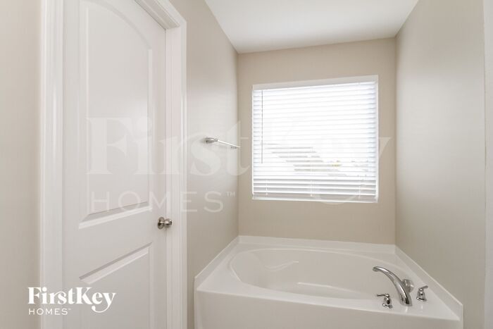 Building Photo - 4121 Medina Ct