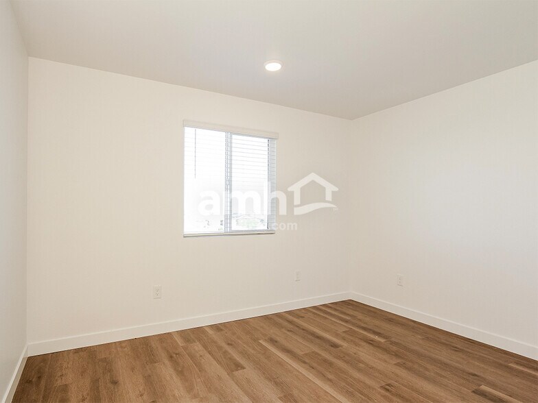 Building Photo - 20177 W Thomas Rd