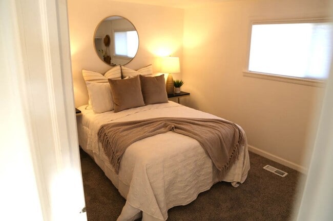 Building Photo - 2bed/1bath with a shop