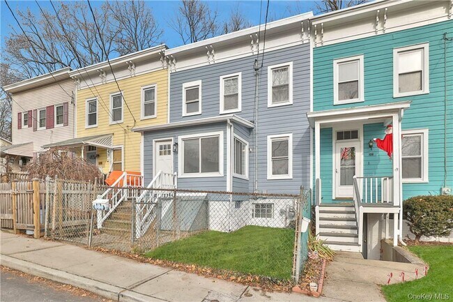 Building Photo - 107 School St