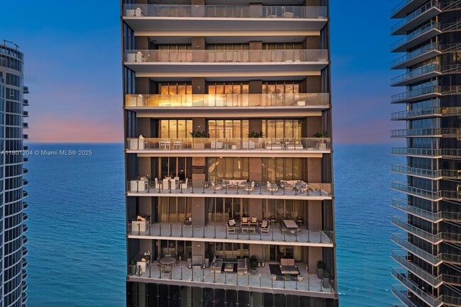 Building Photo - 17141 Collins Ave