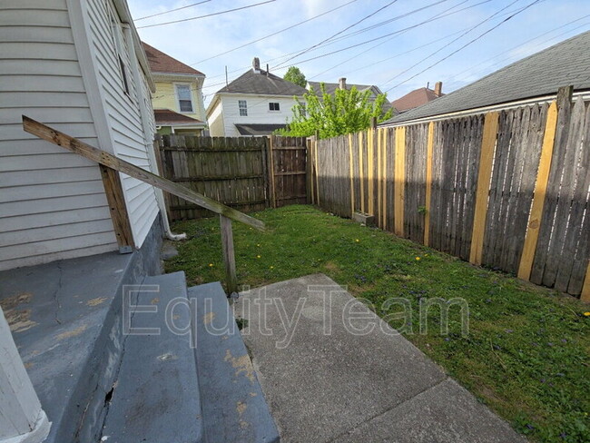 Building Photo - 421 S Jersey St