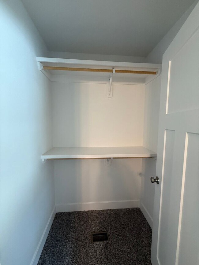 Building Photo - ****MOVE-IN SPECIAL**** Gorgeous 4Bedroom ...