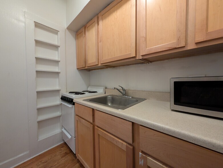 Building Photo - 535 W Arlington Pl