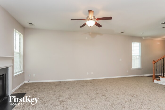 Building Photo - 5872 Seabright Ln