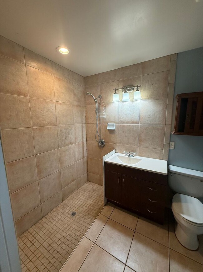 Building Photo - Spacious 4BR/3BA Home on Redmond Street – COMMERCIAL STYLE KITCHEN - Port Charlotte-$500 FIVE HUN...