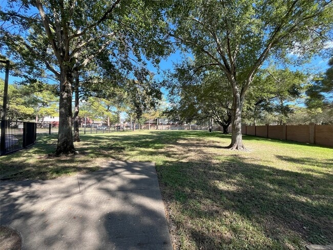 Building Photo - 2903 Surrey Trail Ln