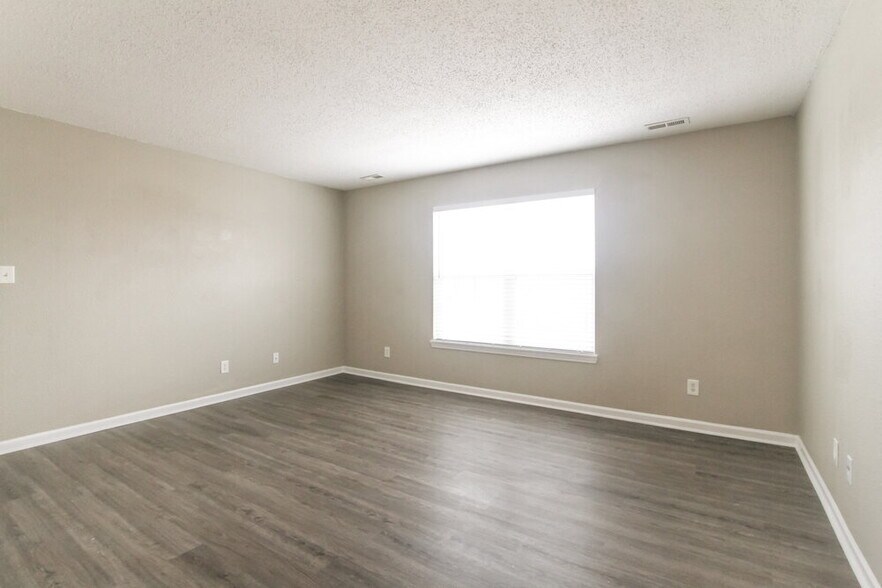 Building Photo - 607 Sweet Creek Dr