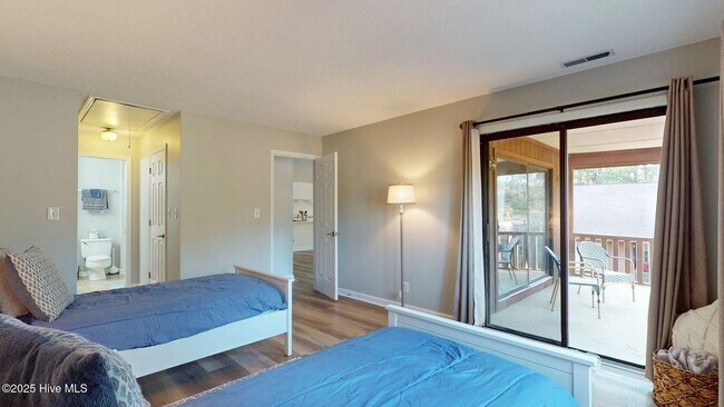 Building Photo - 704 Dover St