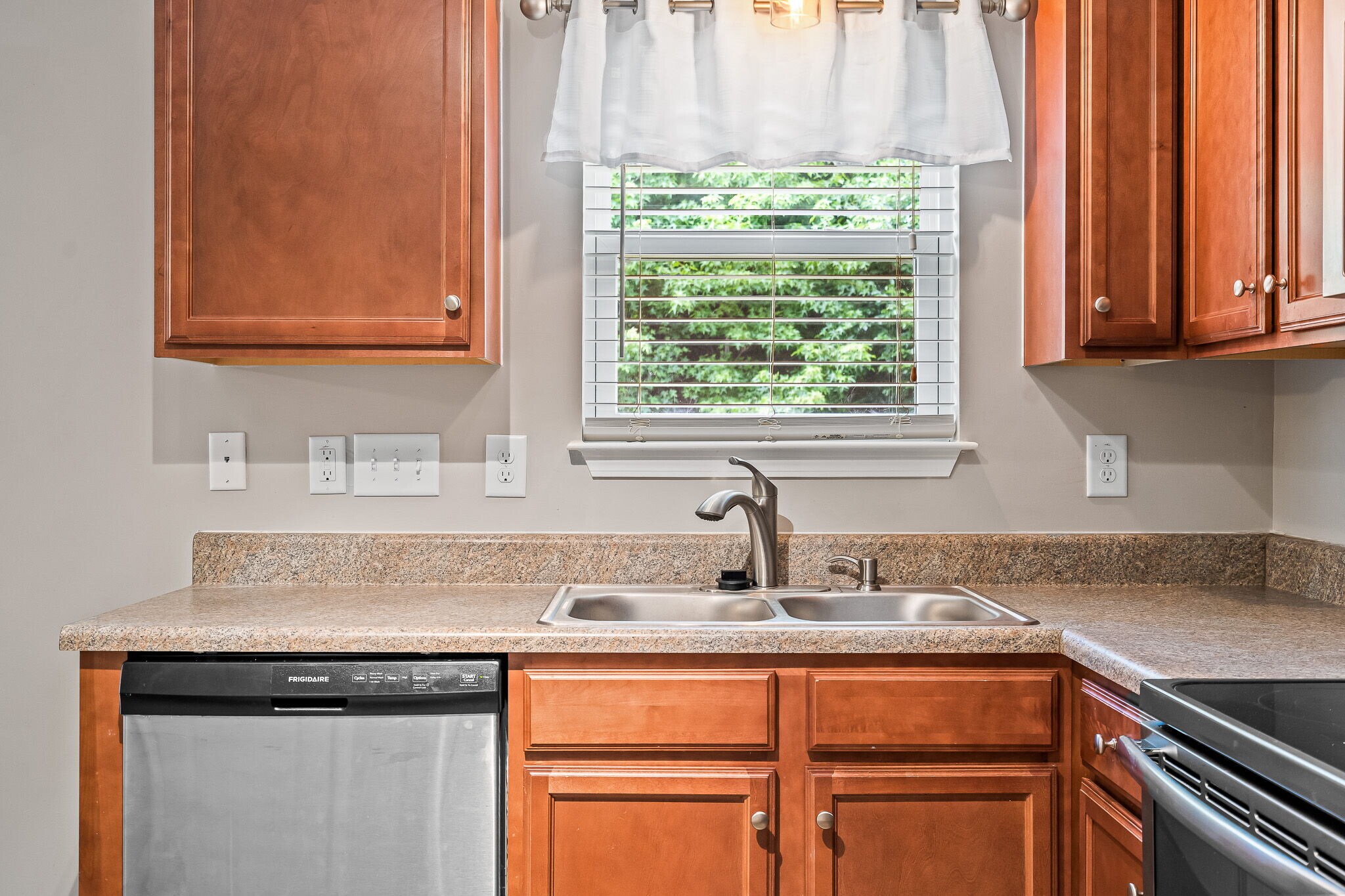 Kitchen - 774 Cairn Cir