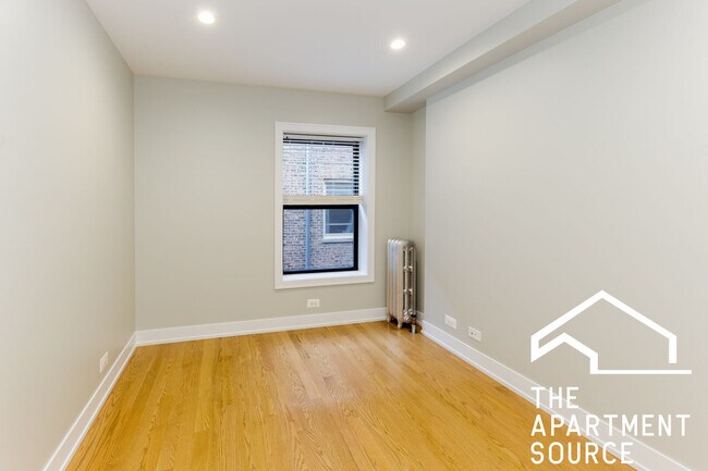 Building Photo - 516 W Cornelia Ave