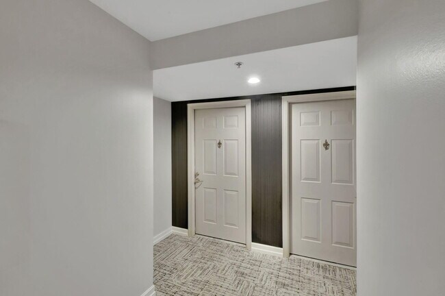 Building Photo - 2665 SW 37th Ave