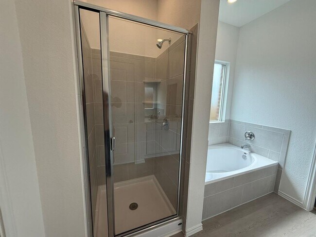 Building Photo - 519 Vantage Dr