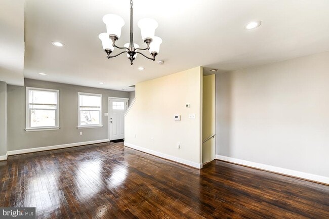 Building Photo - 707 Congress St SE