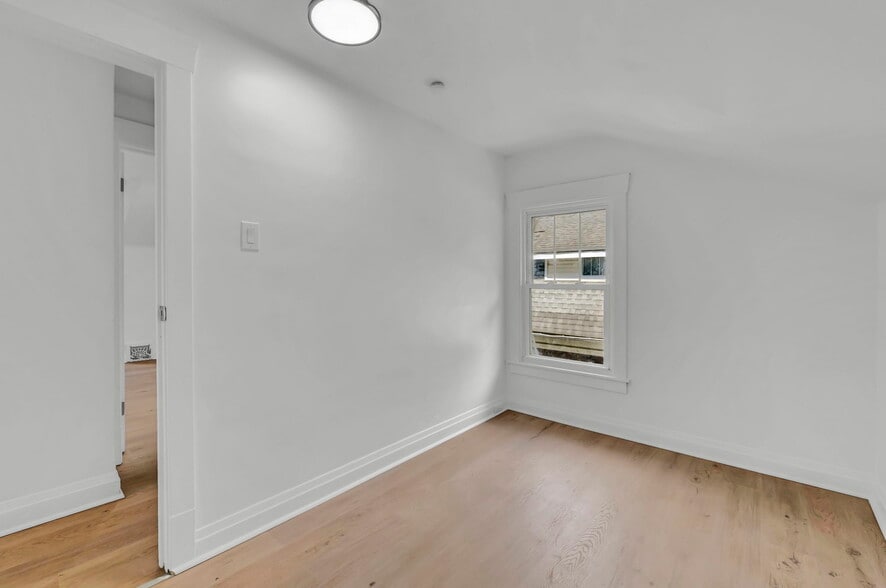 Building Photo - 1584 Hampton Rd
