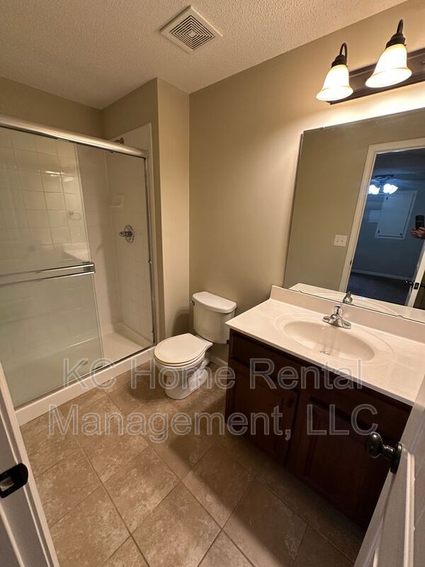 Building Photo - 1610 N 127th St