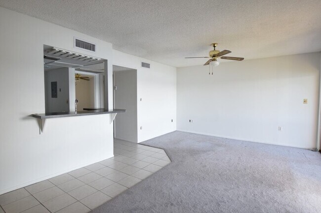 Building Photo - 576 Orange Dr