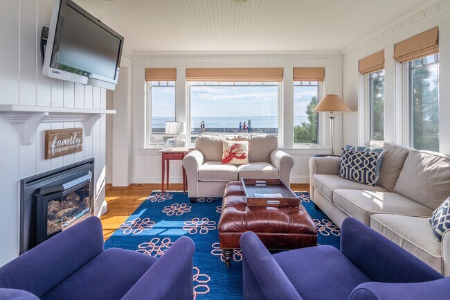 Building Photo - 159 Beach Ave