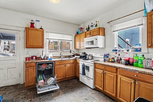 Building Photo - 606 Catherine St