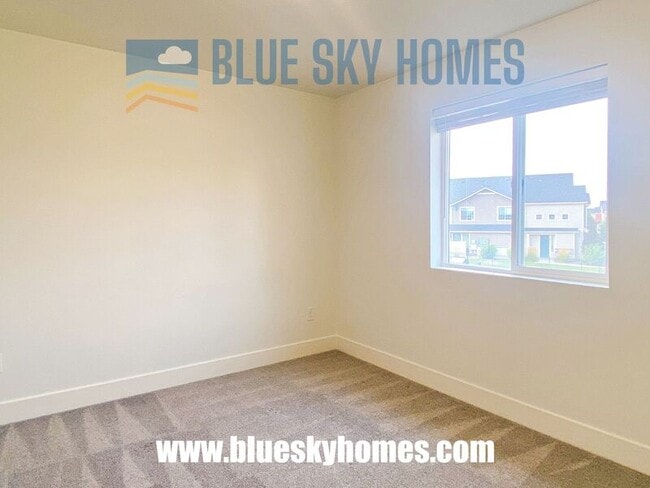 Building Photo - 1836 E Knobcone Dr