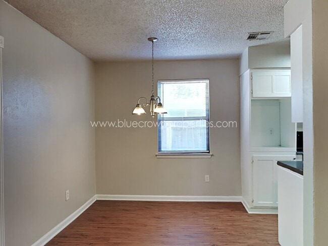 Building Photo - 900 Cannon Dr