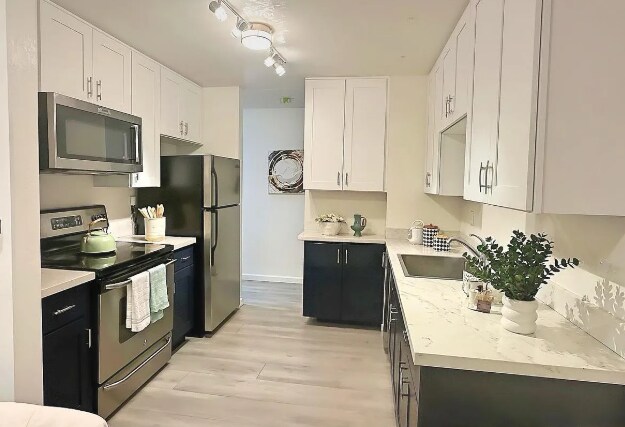 Building Photo - 1730 Halford Ave