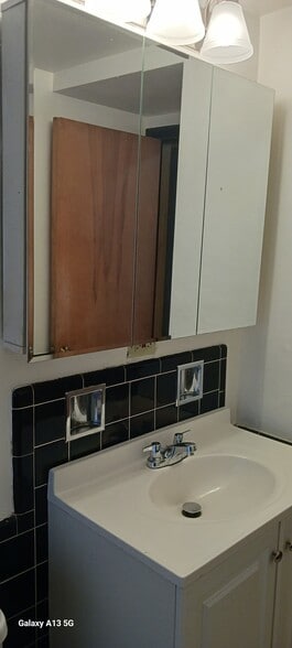 Building Photo - 8804 Riverview Blvd