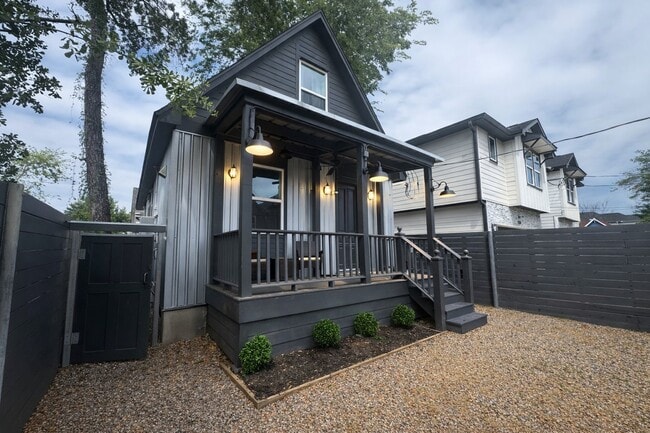 Building Photo - 5036 Golden Forest Dr