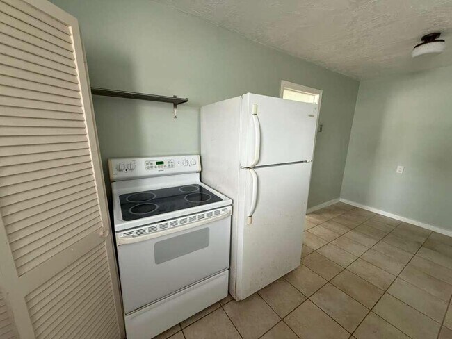 Building Photo - 140 Frazar Rd