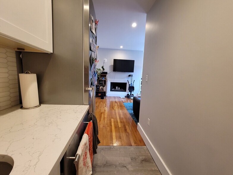 Building Photo - 431 Marlborough St