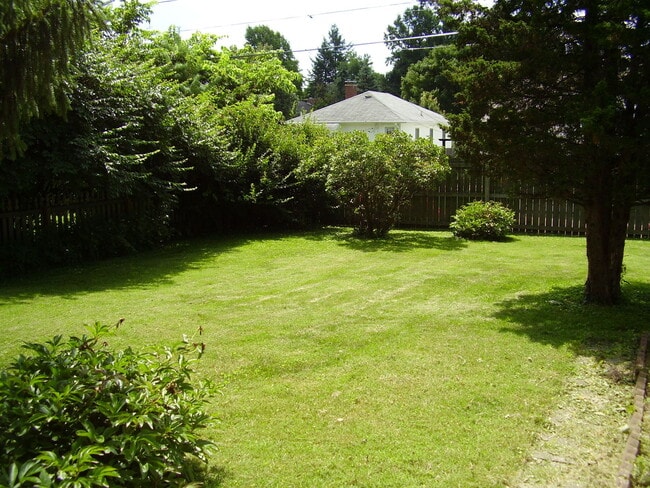 Building Photo - Great Location close to Clark Park!