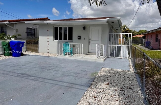 Building Photo - 1158 NW 34th Ave
