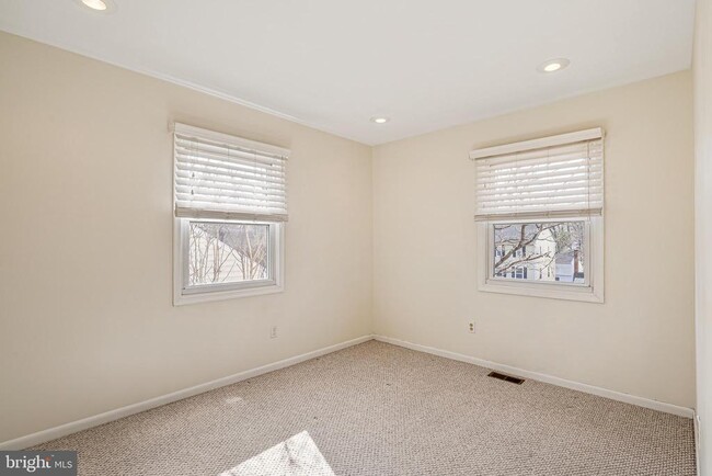 Building Photo - 510 Retford Dr