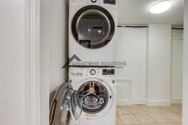 Building Photo - 502 32nd Ave S